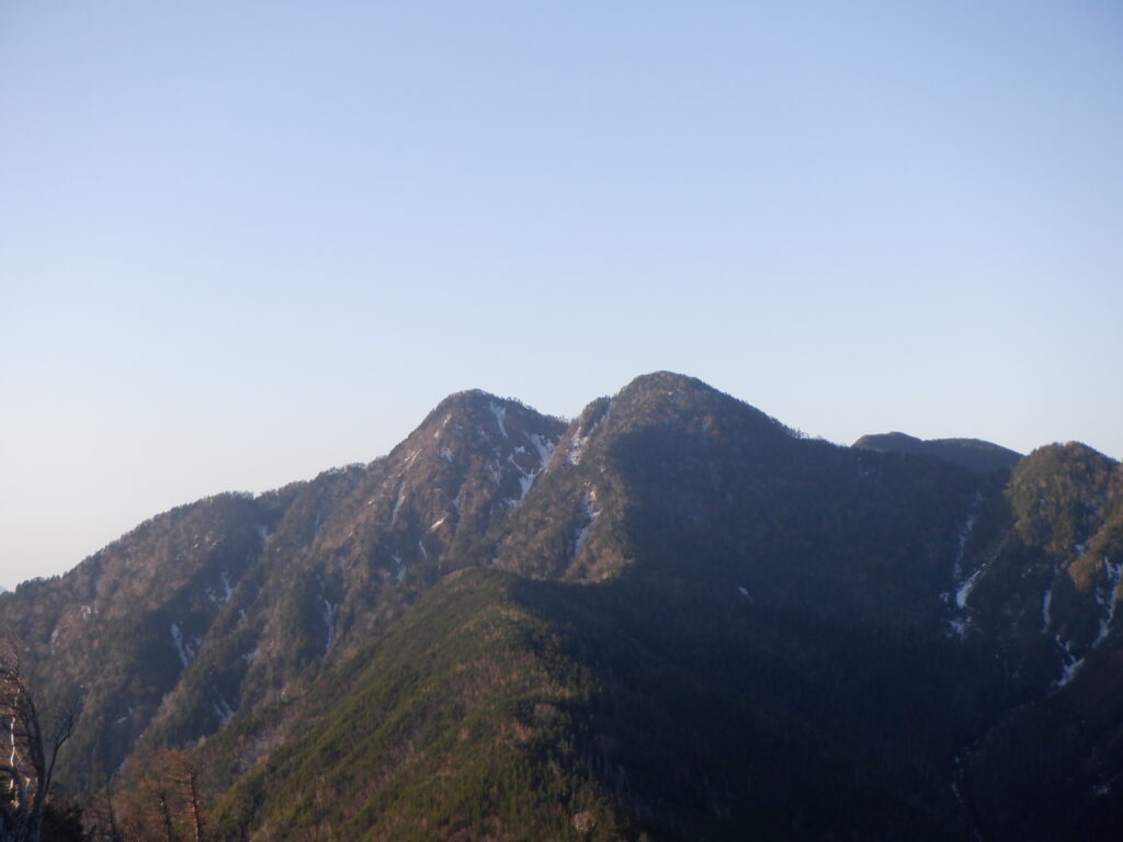 笊ヶ岳と小笊ヶ岳