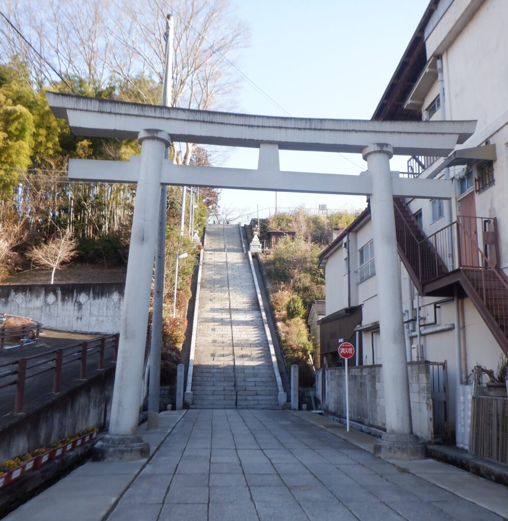 十二所神社の下の鳥居